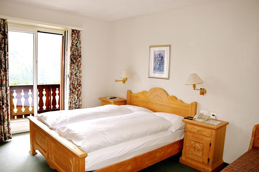 Hotel Salastrains St. Moritz Room photo